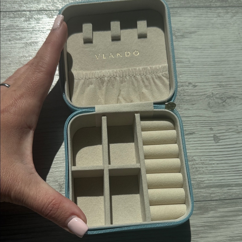 Vlando Small Travel Jewelry Box in Teal and bracelet